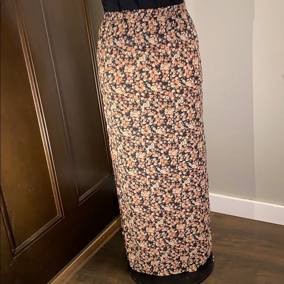 Forever 21 floral maxi skirt - Picture 2 of 6
